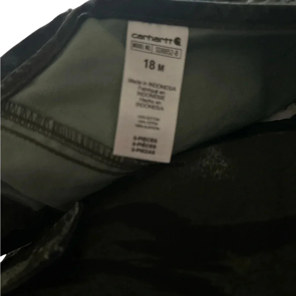 Carhartt Green Camo Shortalls. Size 18m - Picture 3 of 4